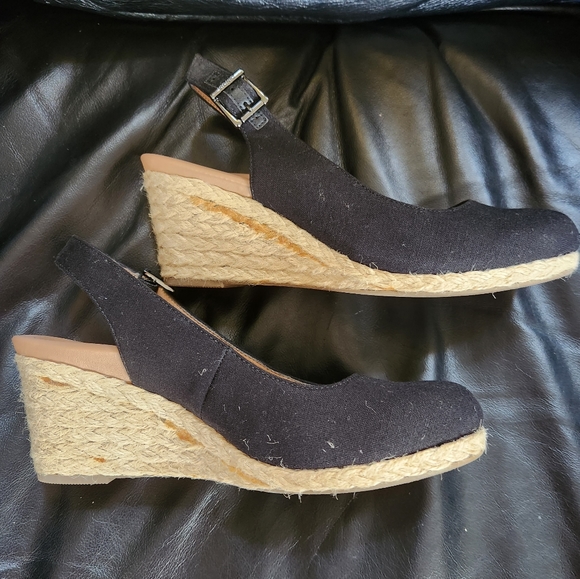 Vionic Wedges - Picture 2 of 4